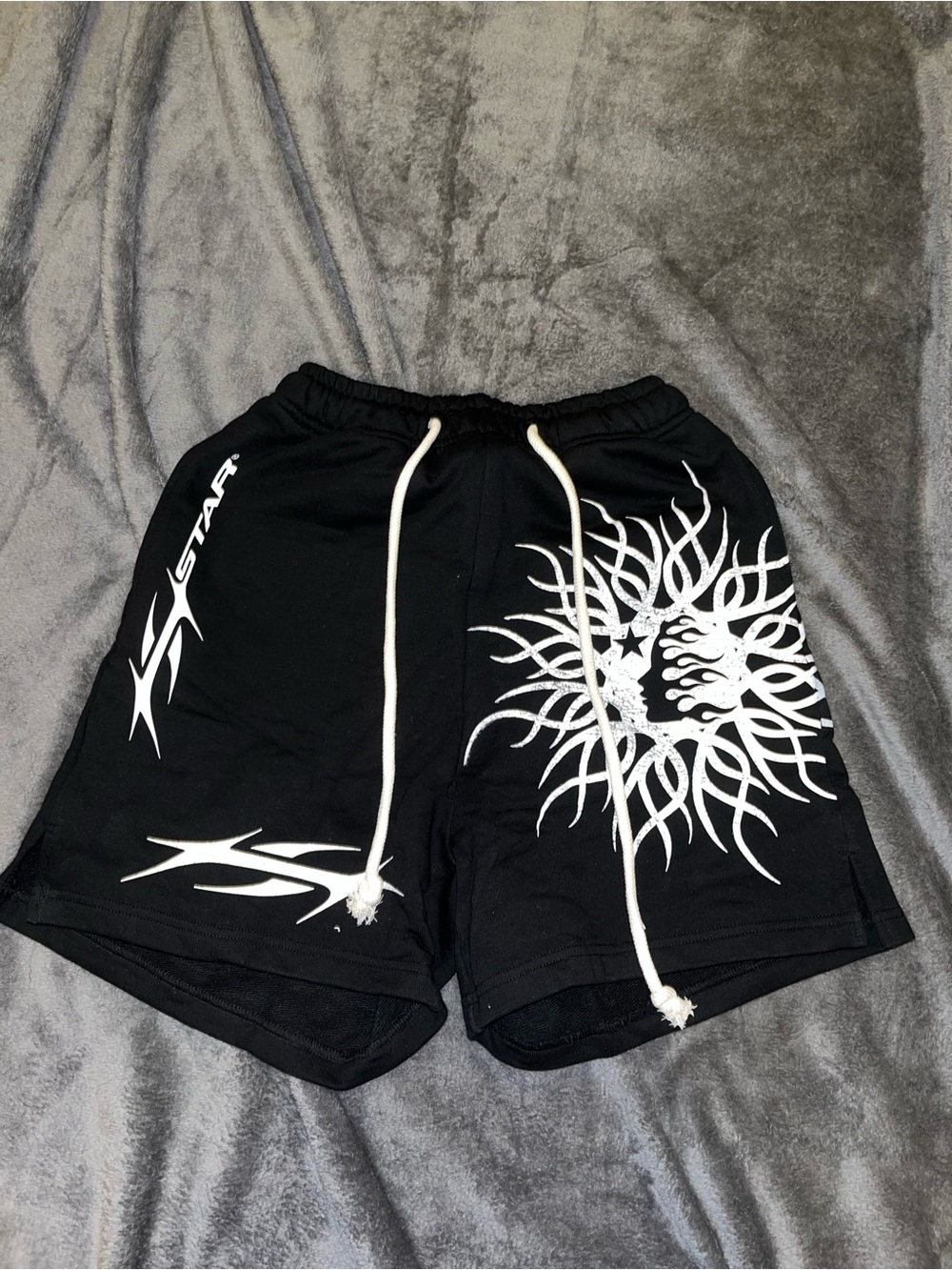 Hellstar ‘flame yang’ shorts (need gone)